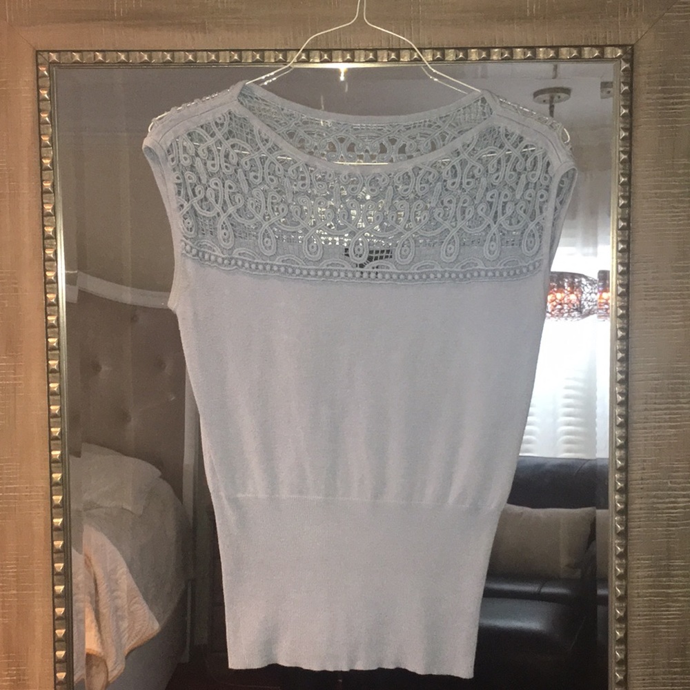 Chelsea & Theodore blue sleeveless sweater blouse